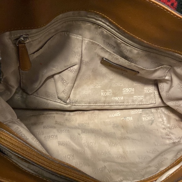 Michael Kors Colgate LG EW
Tote Navy Tote Bag - Picture 6 of 10